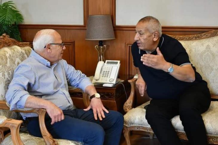 بعد تقارير استقالته لقلة الدعم.. أبو علي يعقد جلسة مع محافظ بورسعيد بشأن مشروع الاستاد